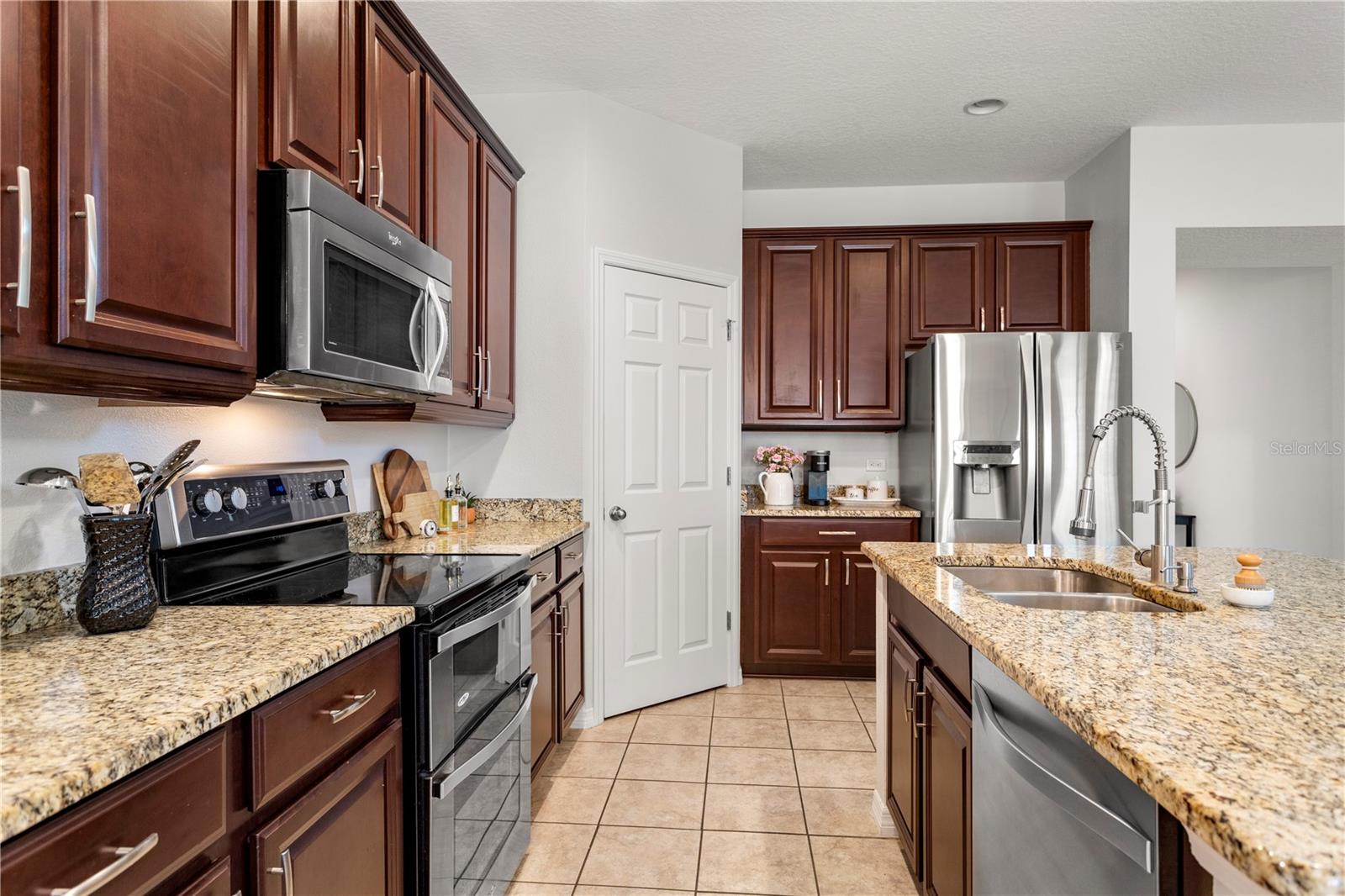 JOHNS LAKE POINTE A & S - Residential