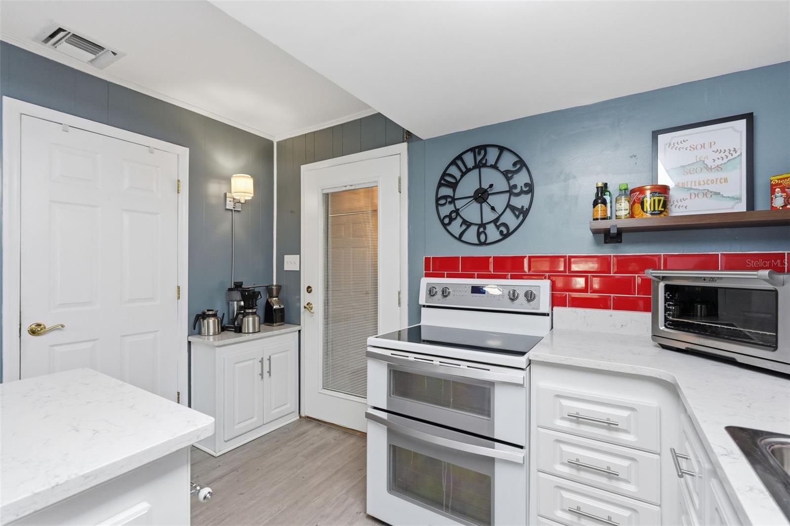 ROOSEVELT GROVES - Residential