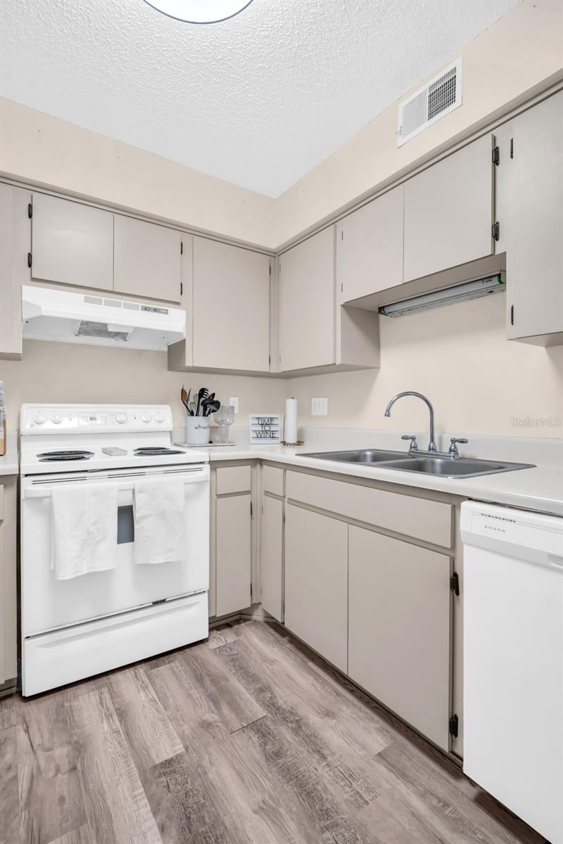 MEADOWLAKE PALM HARBOR CONDO - Residential