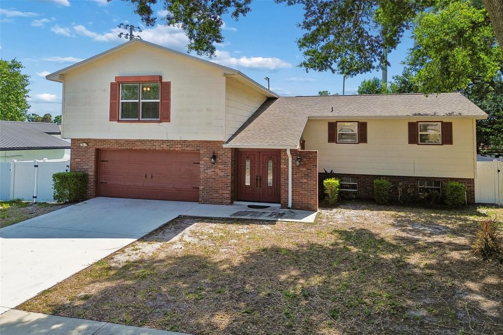 Photo of 2620 Giant Place, Seffner, FL 33584 (MLS # TB8503775)