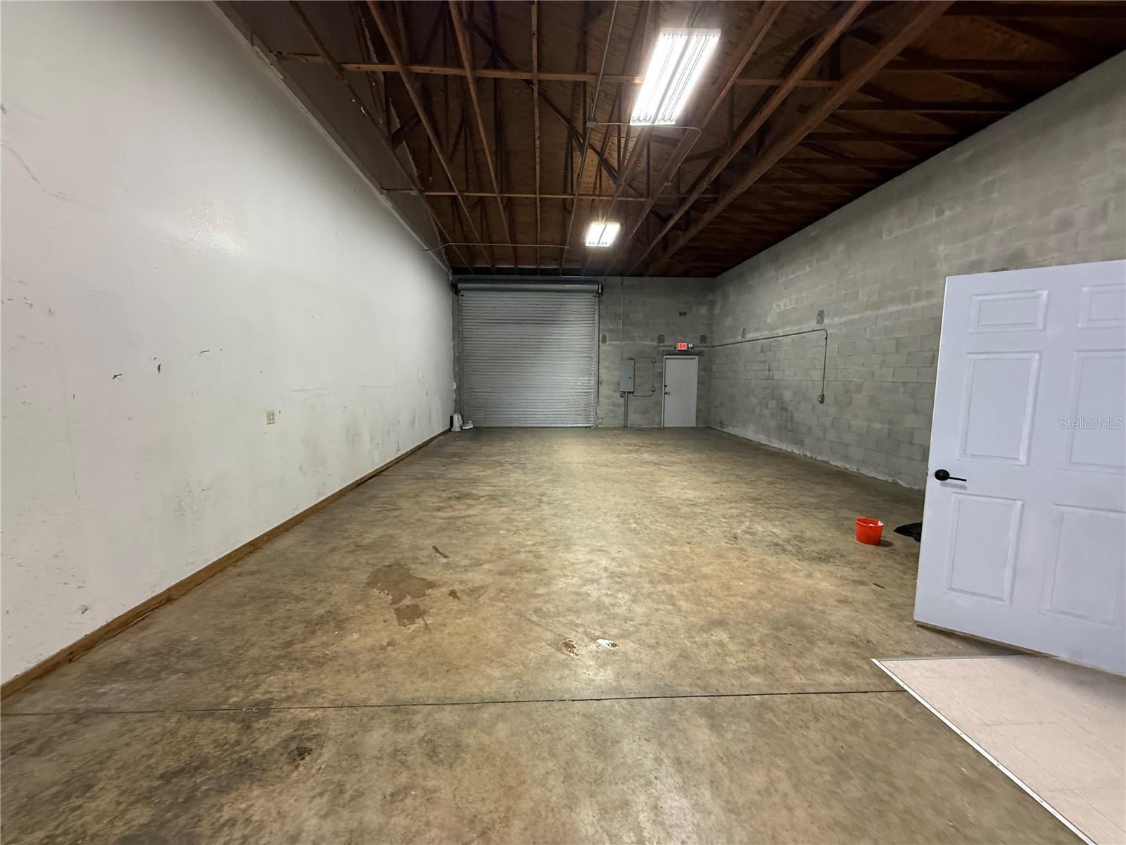 AIRPORT IND PARK - Commercial Lease