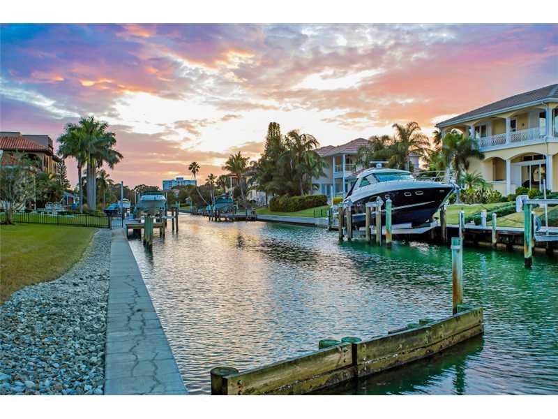 COUNTRY CLUB SHORES - Residential