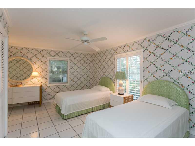 COUNTRY CLUB SHORES - Residential