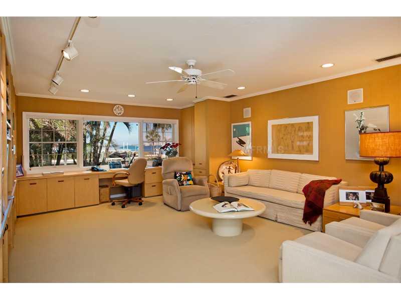 COUNTRY CLUB SHORES - Residential