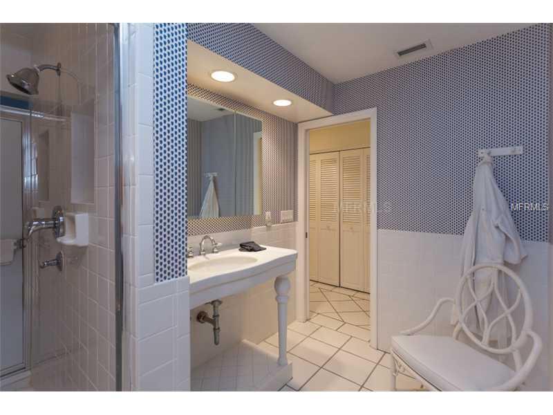 COUNTRY CLUB SHORES - Residential