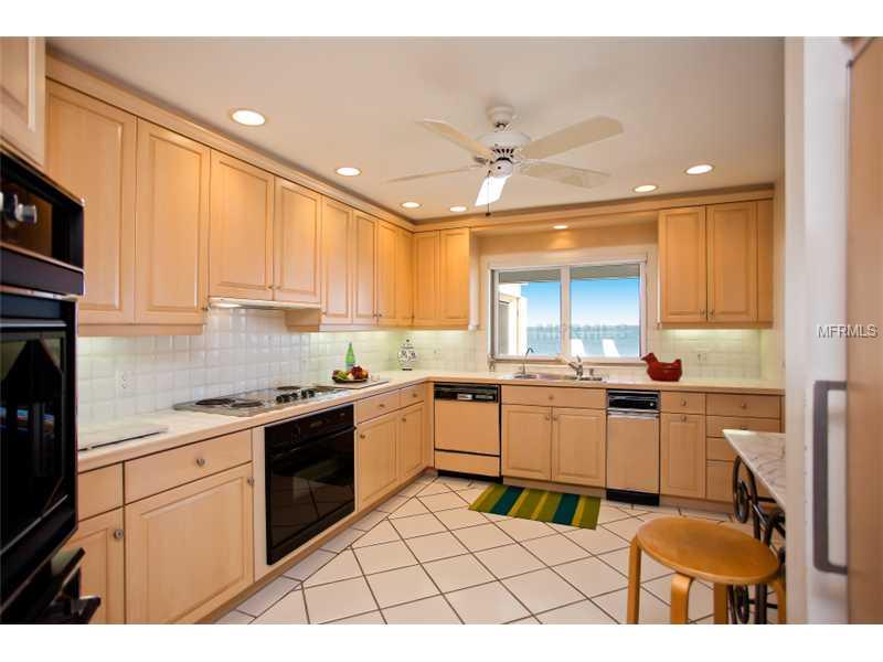 COUNTRY CLUB SHORES - Residential