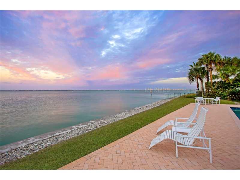 COUNTRY CLUB SHORES - Residential