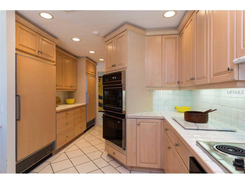 COUNTRY CLUB SHORES - Residential