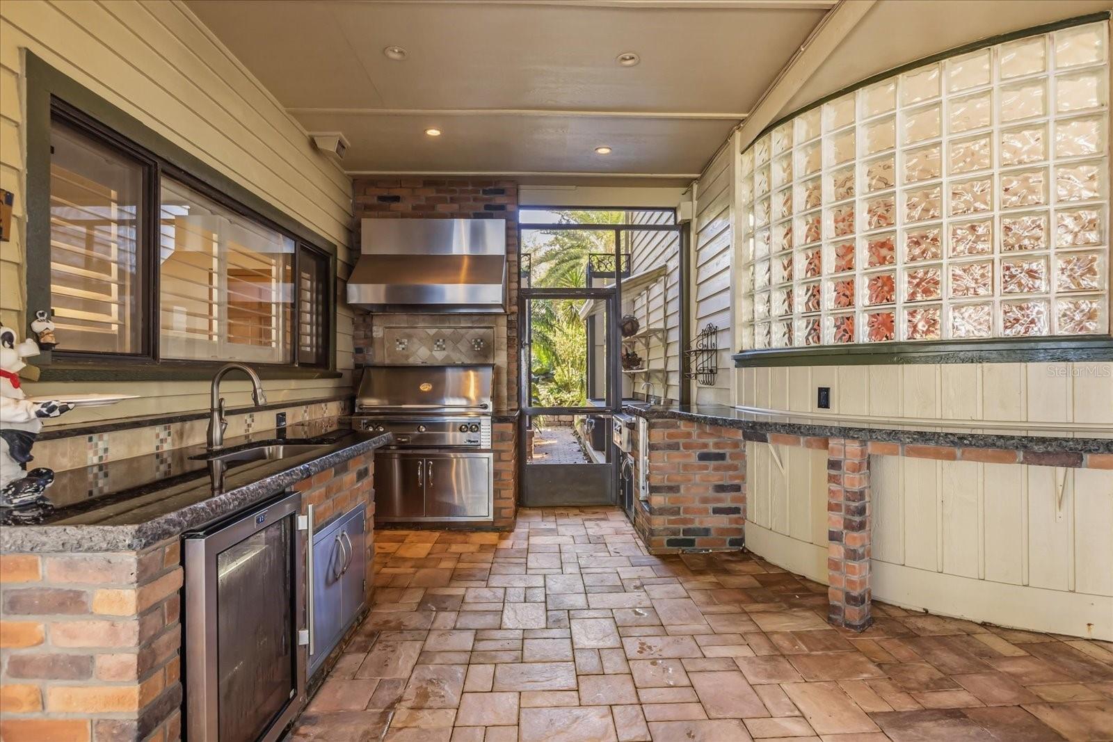 SQUIRREL POINT - Residential