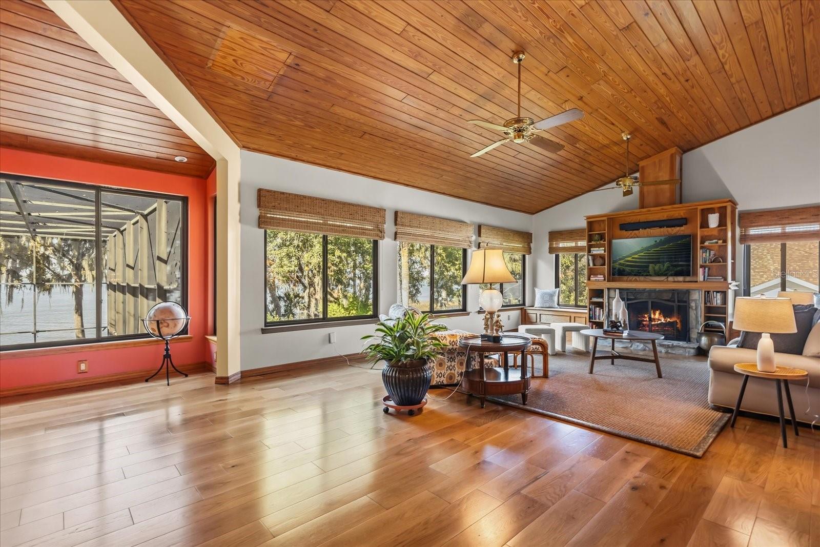 SQUIRREL POINT - Residential