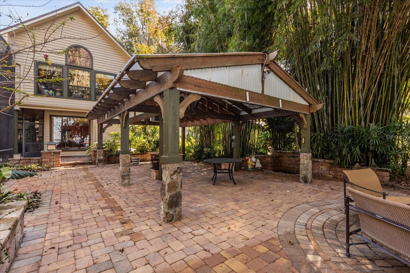 SQUIRREL POINT - Residential