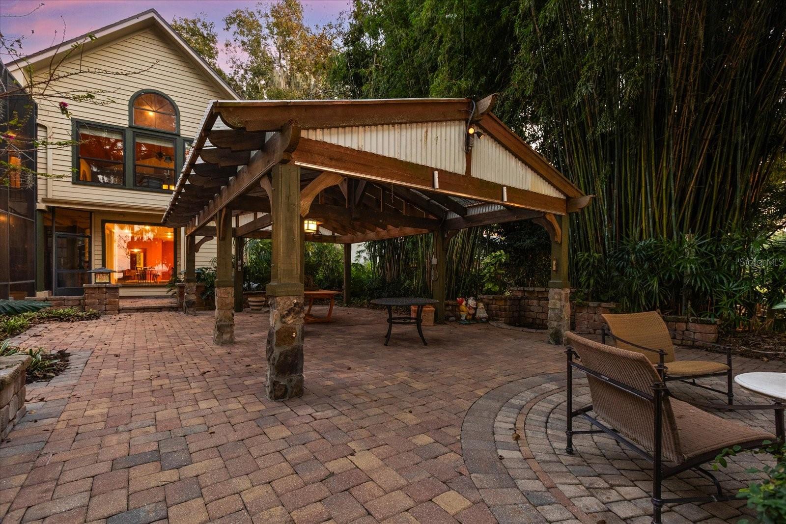 SQUIRREL POINT - Residential