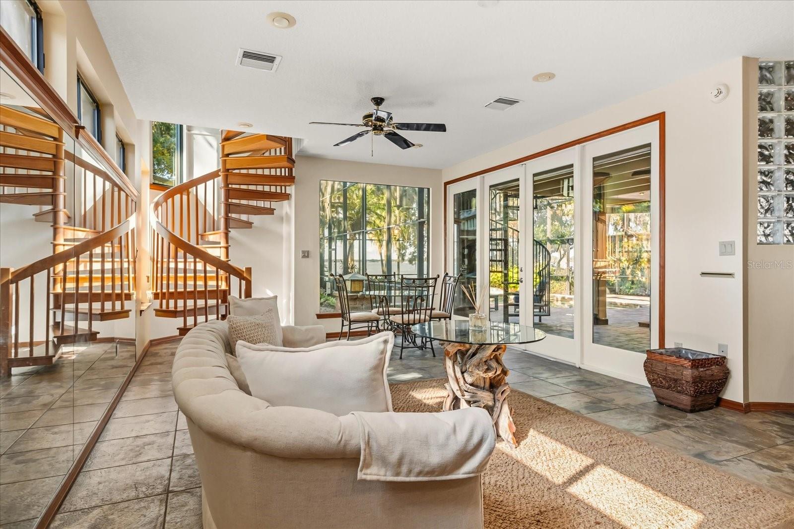 SQUIRREL POINT - Residential