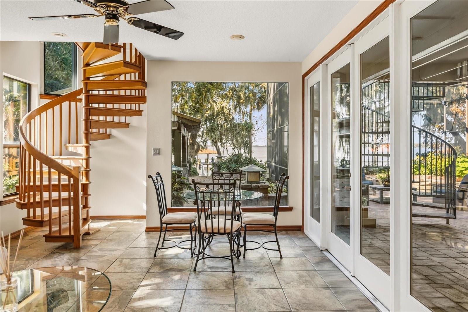 SQUIRREL POINT - Residential