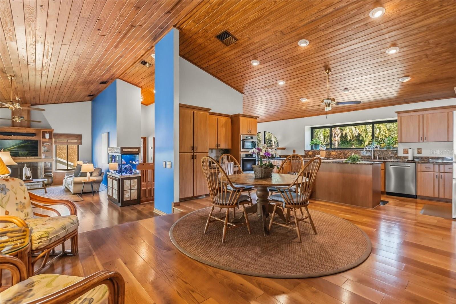 SQUIRREL POINT - Residential