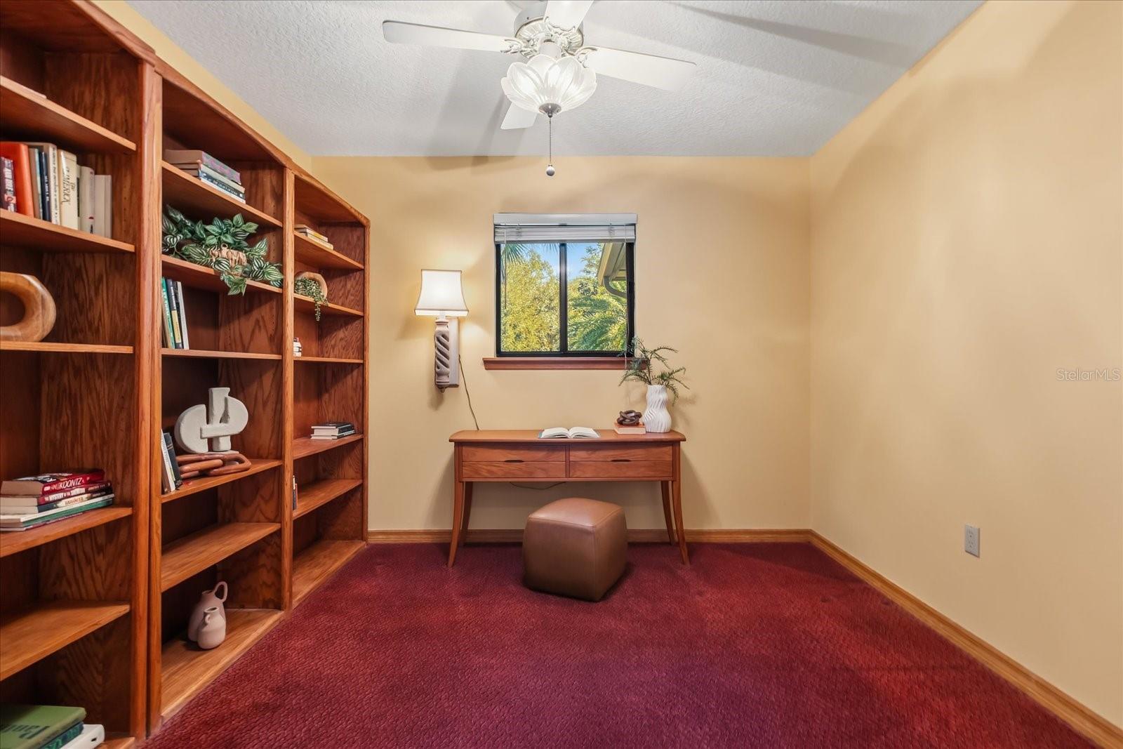 SQUIRREL POINT - Residential