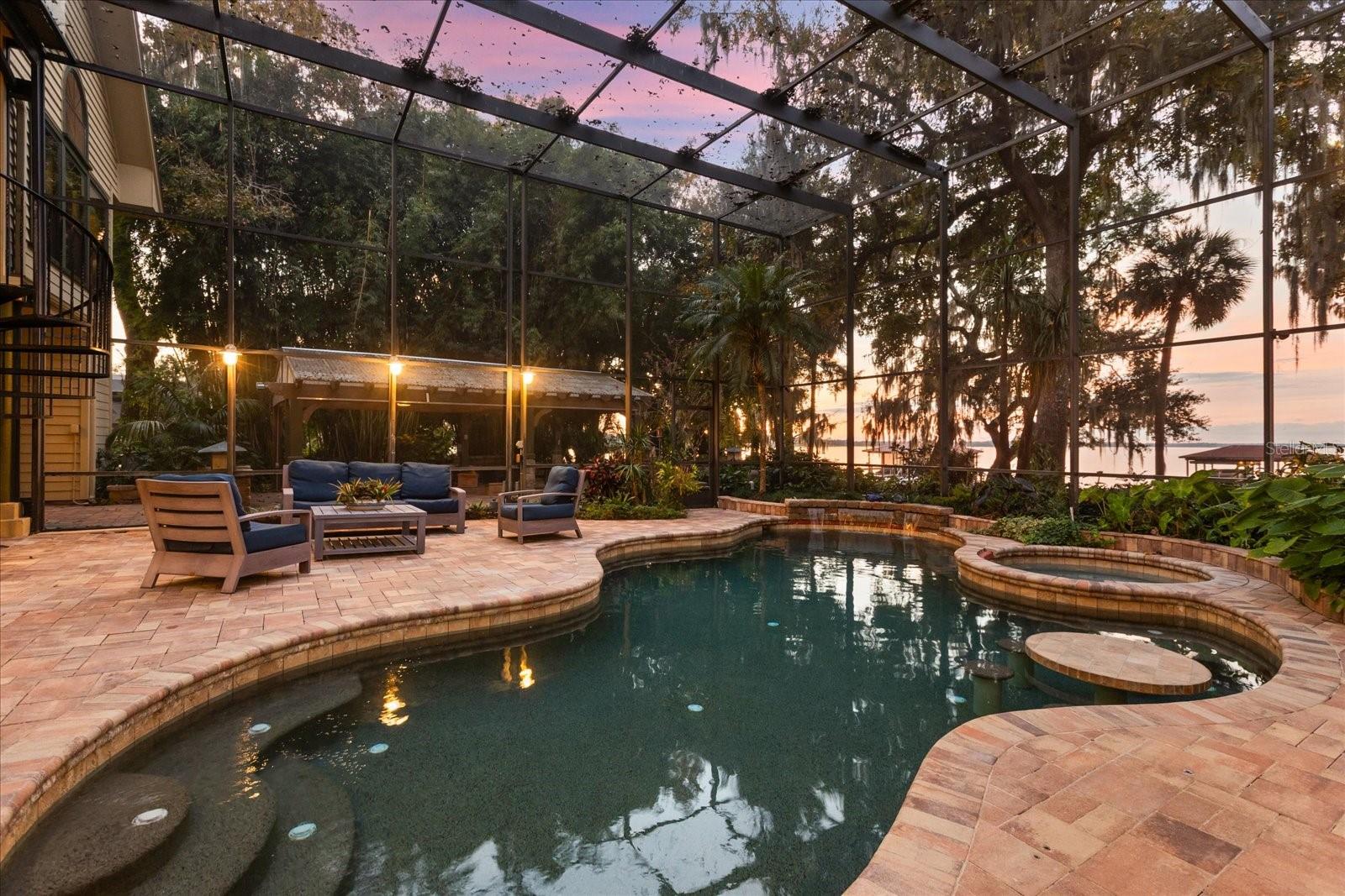 SQUIRREL POINT - Residential