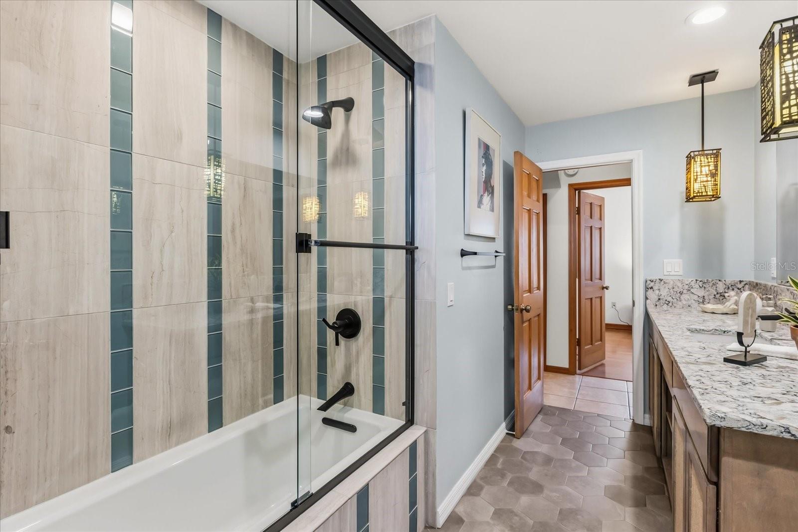 SQUIRREL POINT - Residential