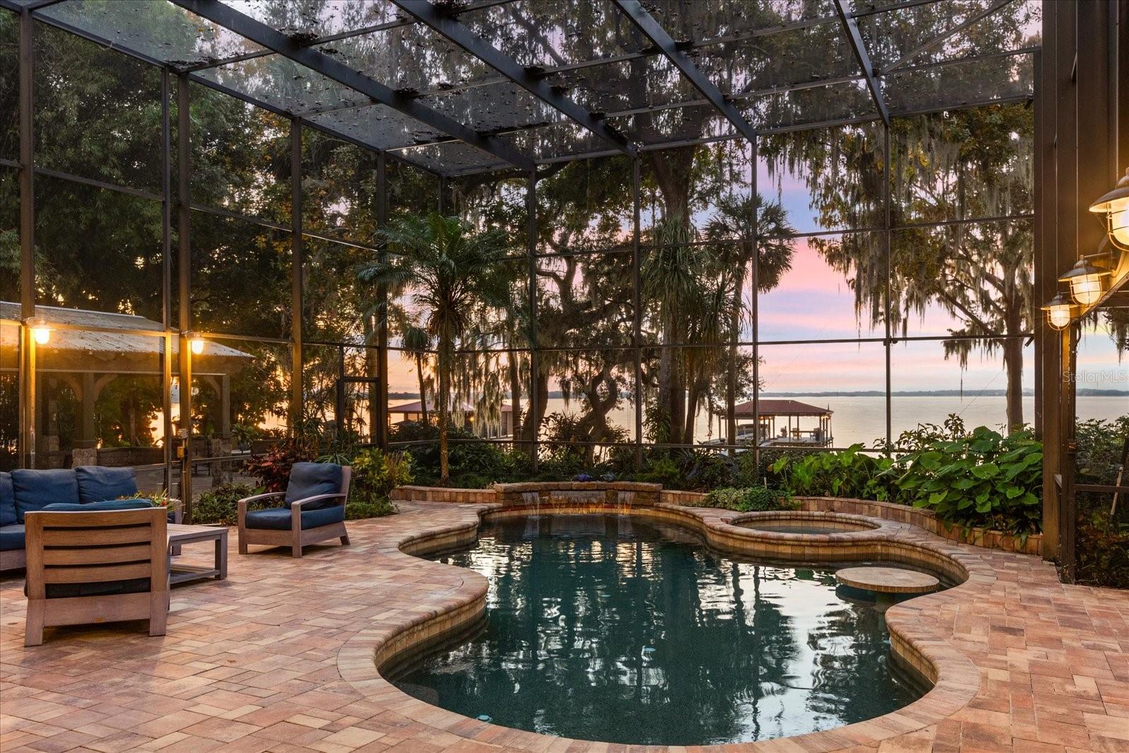 SQUIRREL POINT - Residential