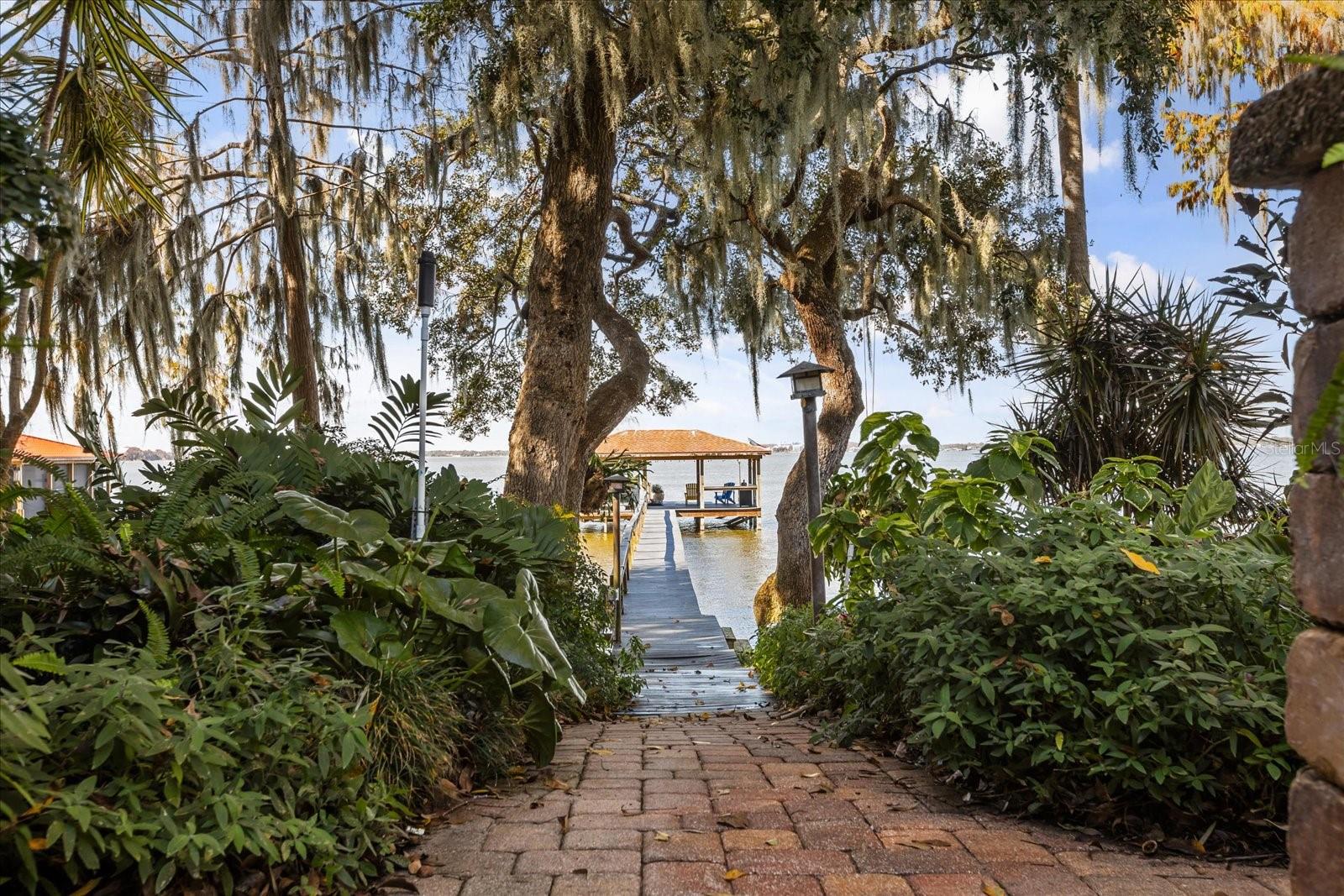 SQUIRREL POINT - Residential