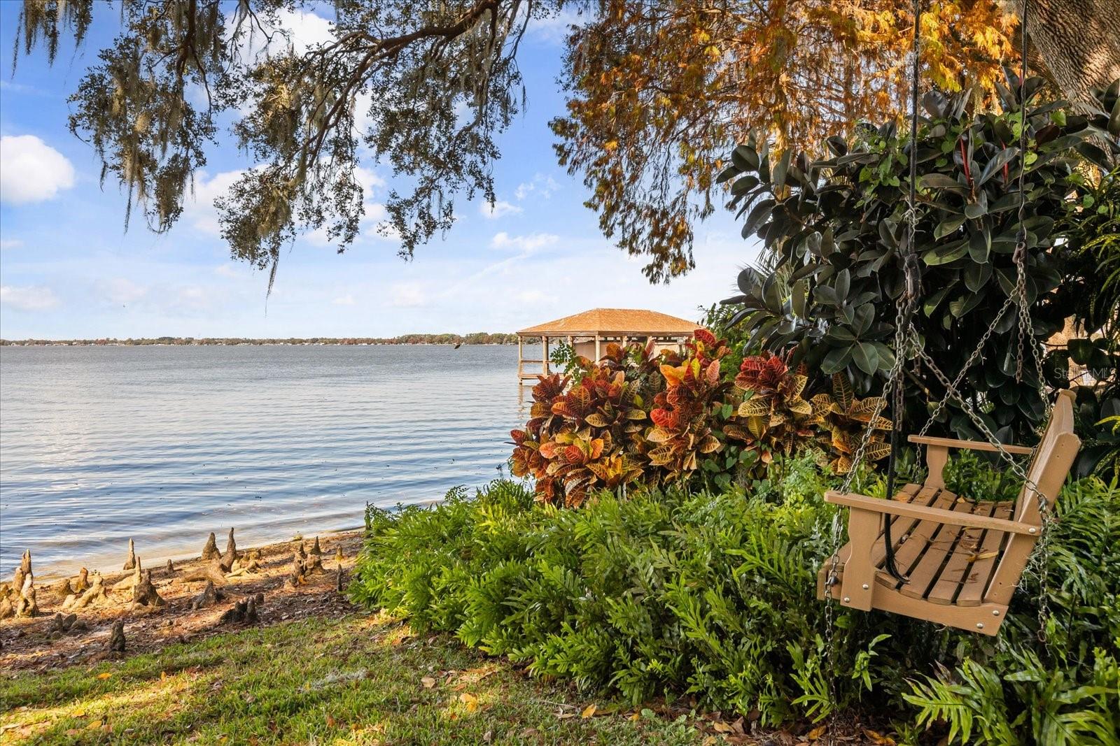 SQUIRREL POINT - Residential