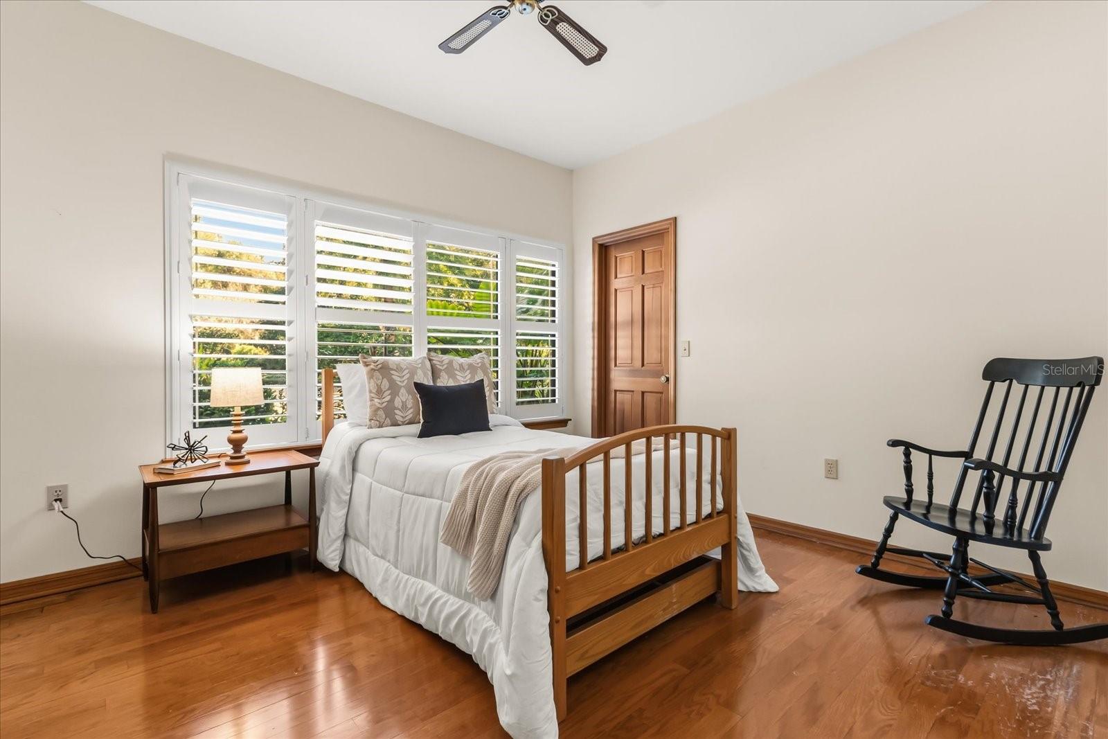 SQUIRREL POINT - Residential