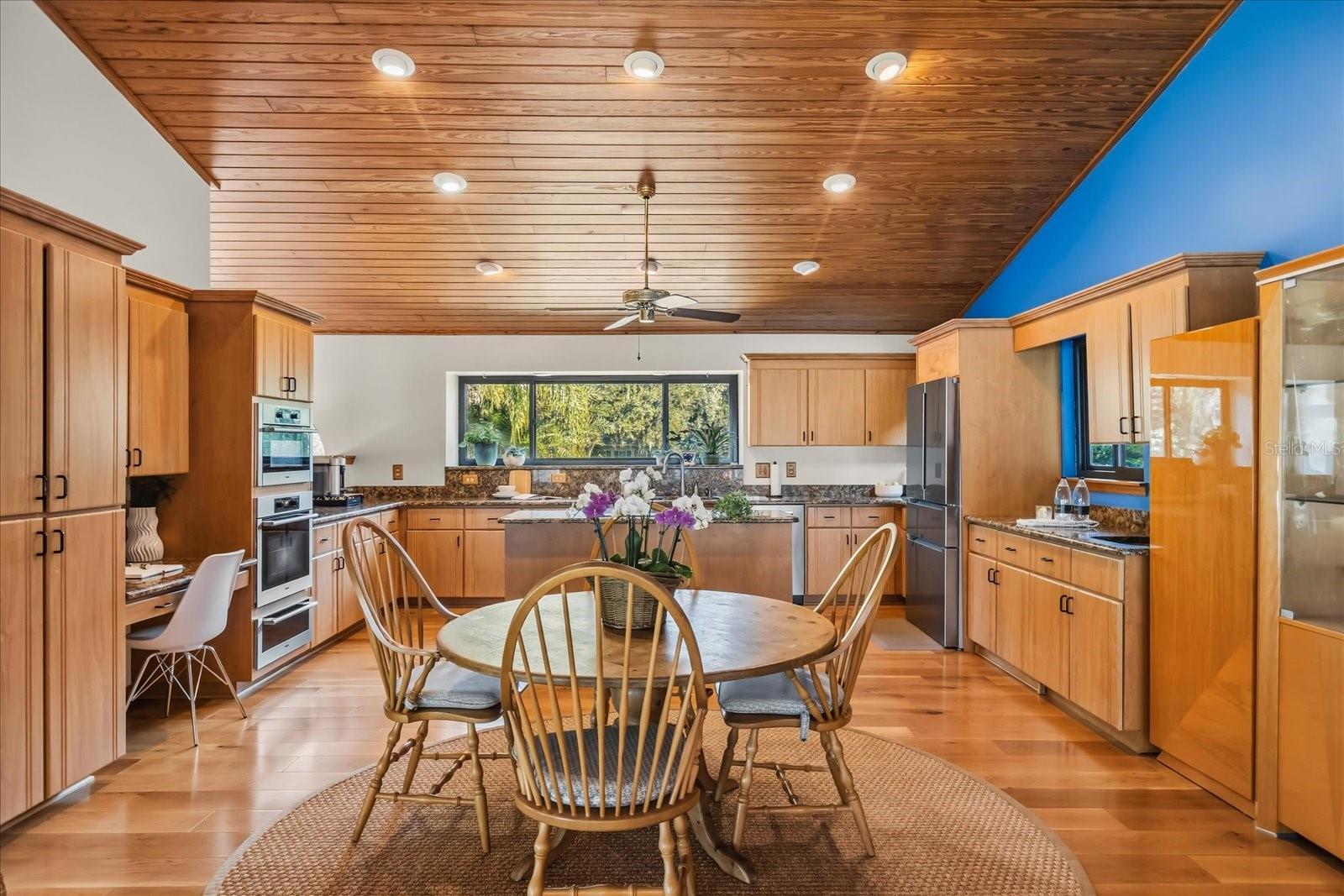 SQUIRREL POINT - Residential