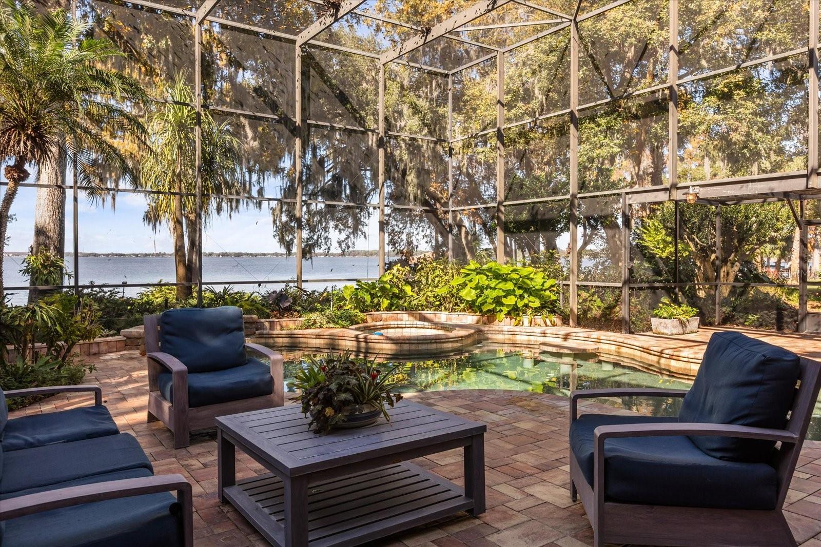 SQUIRREL POINT - Residential