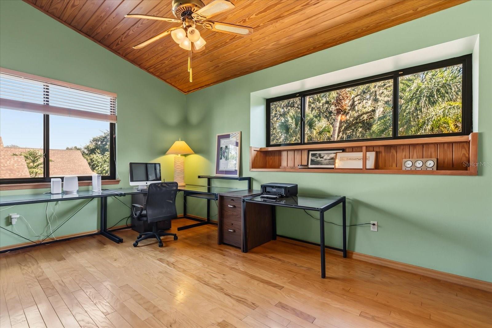 SQUIRREL POINT - Residential