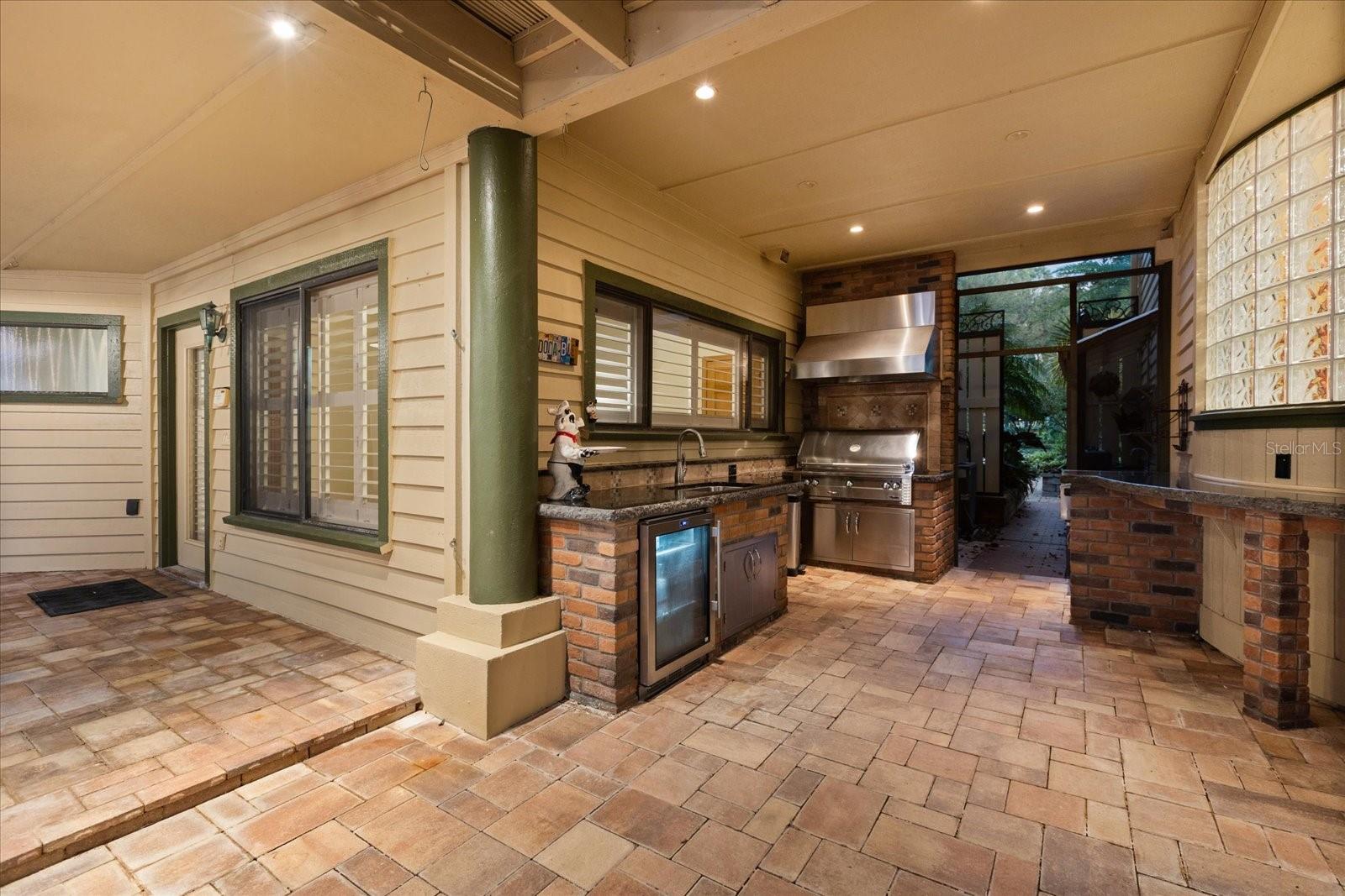 SQUIRREL POINT - Residential