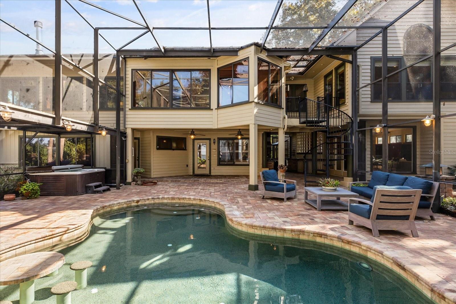 SQUIRREL POINT - Residential