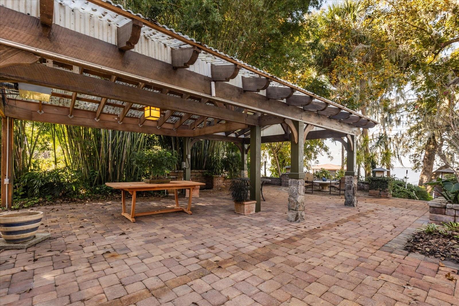 SQUIRREL POINT - Residential