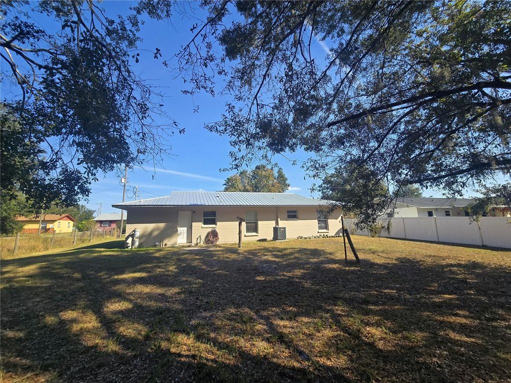 Photo of 4827 Myrick Avenue, Bowling Green, FL 33834 (MLS # A4672802)