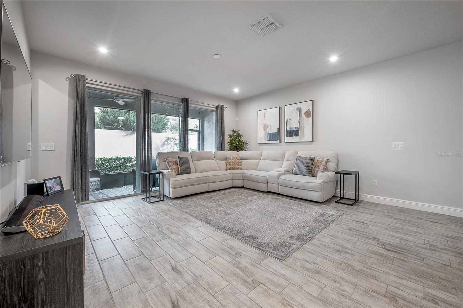 AVEA POINTE - Residential