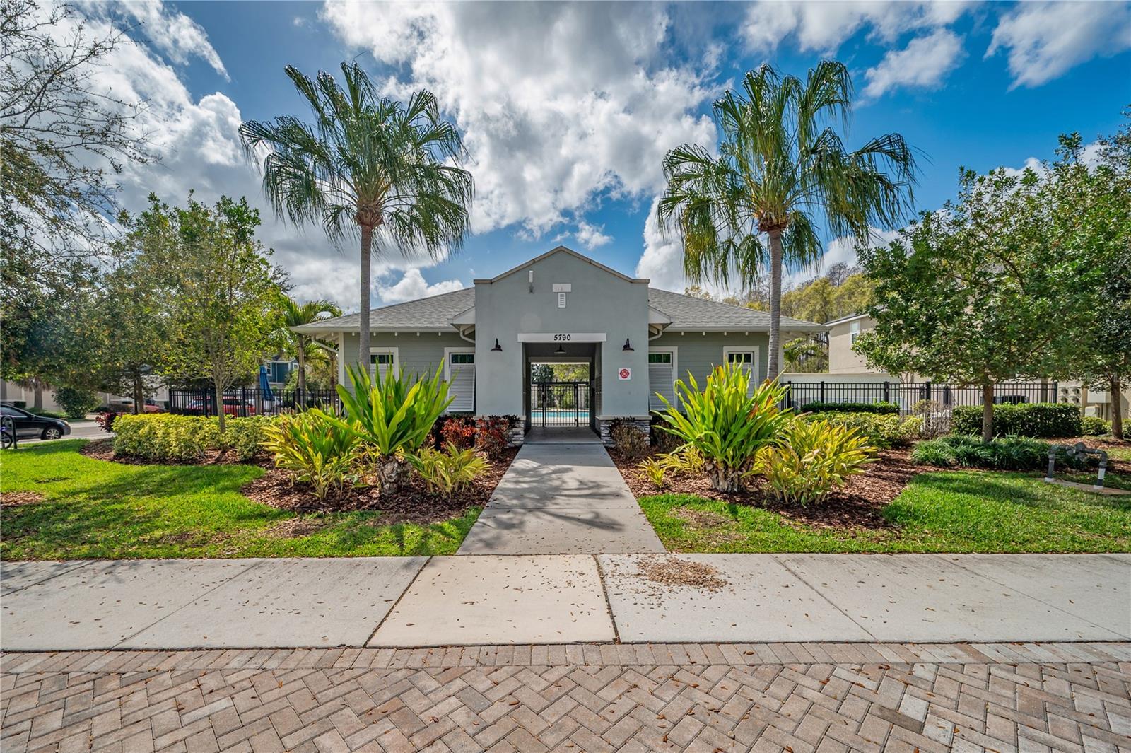 AVEA POINTE - Residential