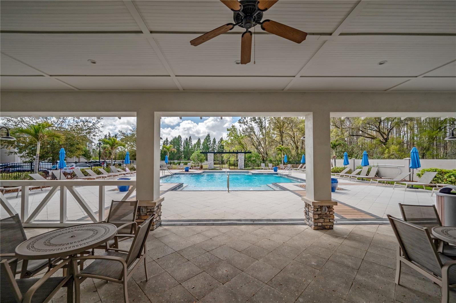 AVEA POINTE - Residential