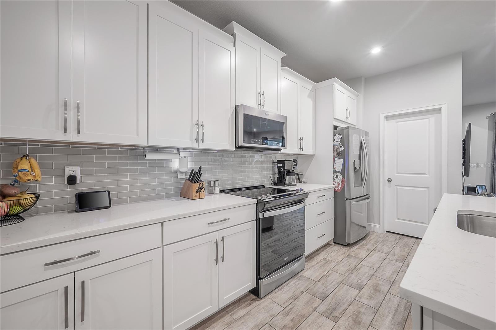 AVEA POINTE - Residential