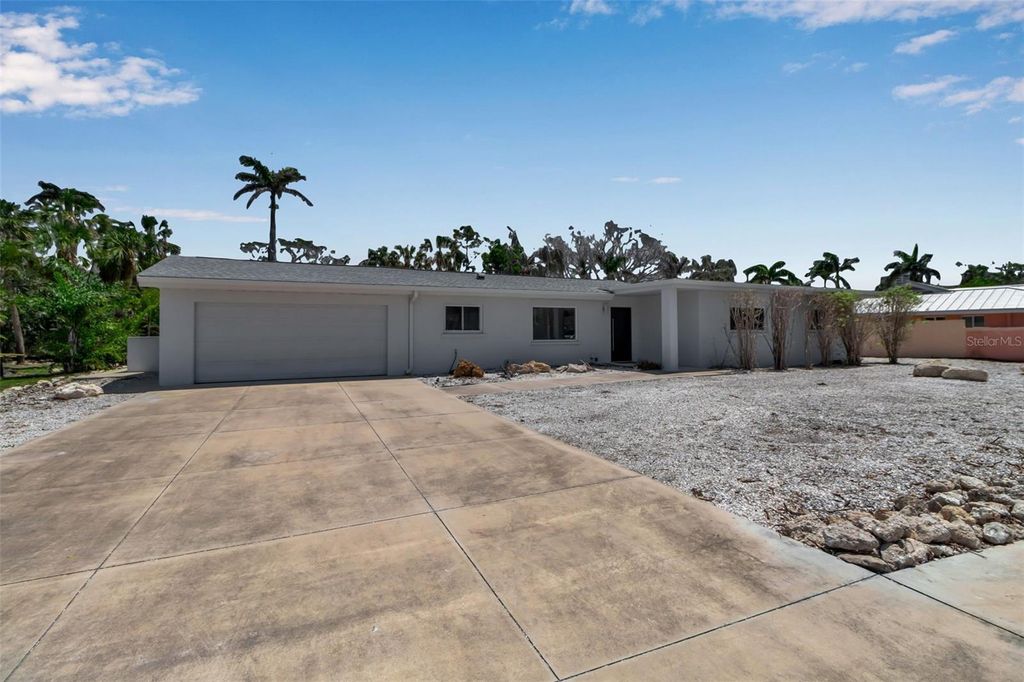 Photo of 130 N Adams Drive, Sarasota, FL 34236 (MLS # A4654087)