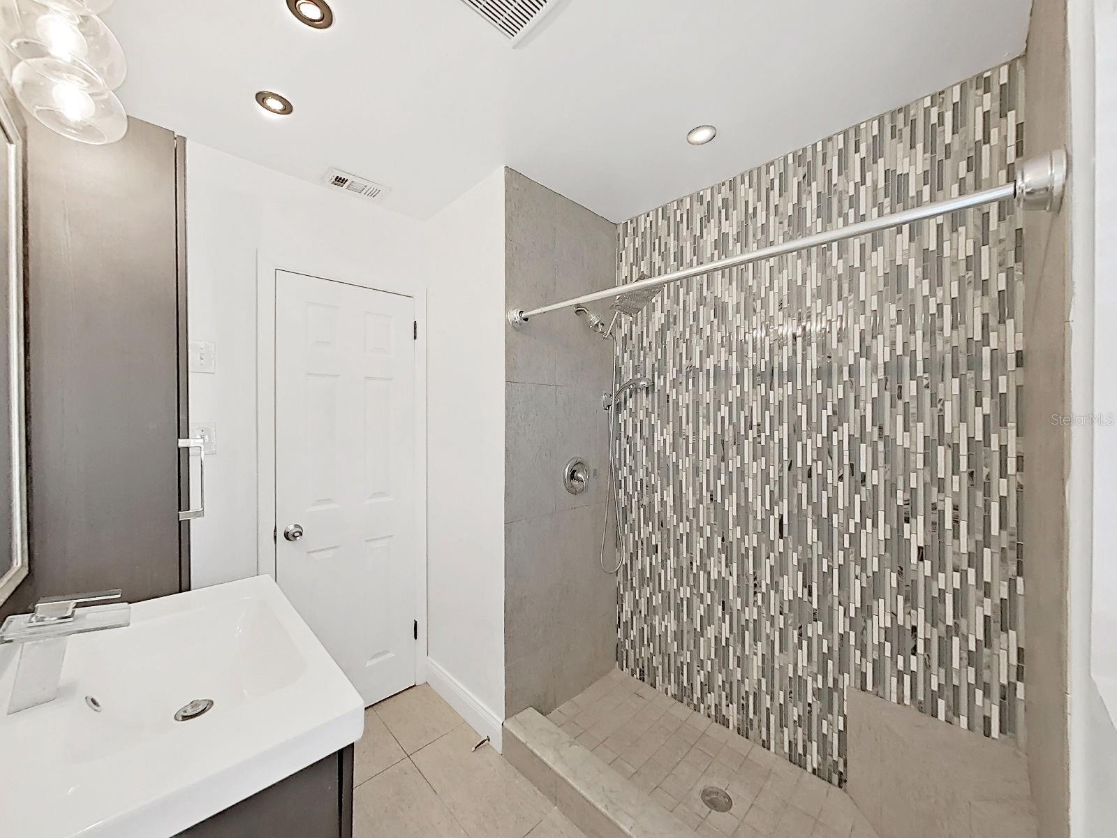 CARLTON TERRACE - Residential