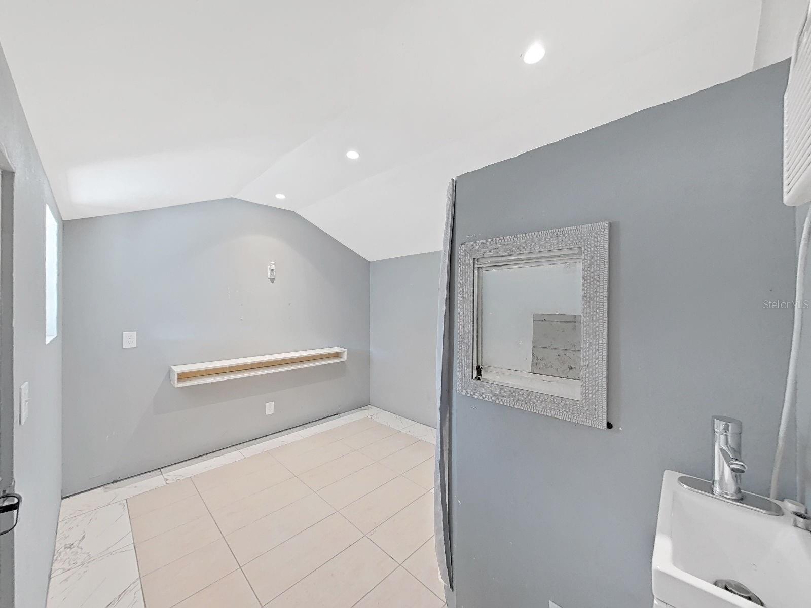 CARLTON TERRACE - Residential