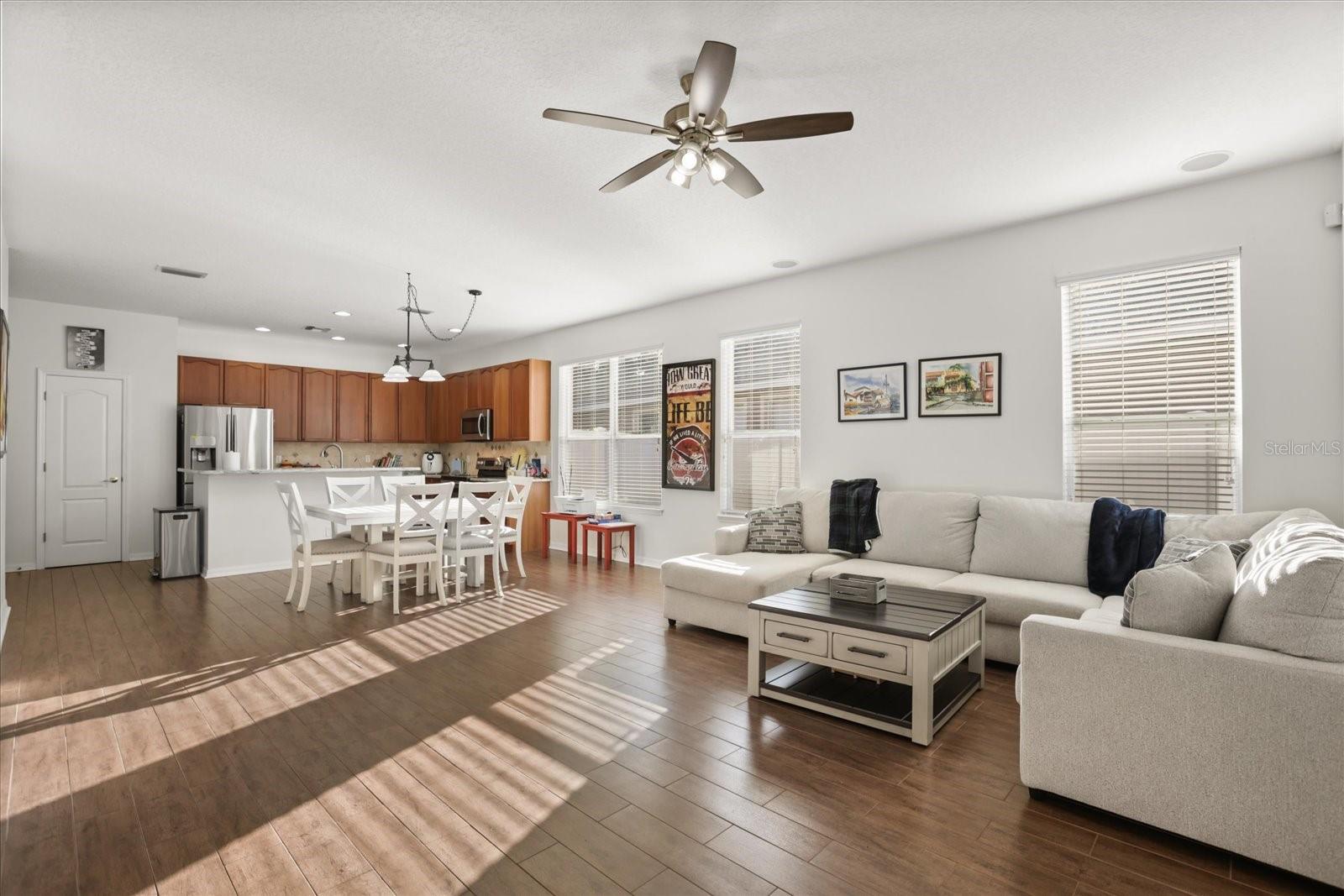 LAKES WINDERMERE PH 01 49 108 - Residential