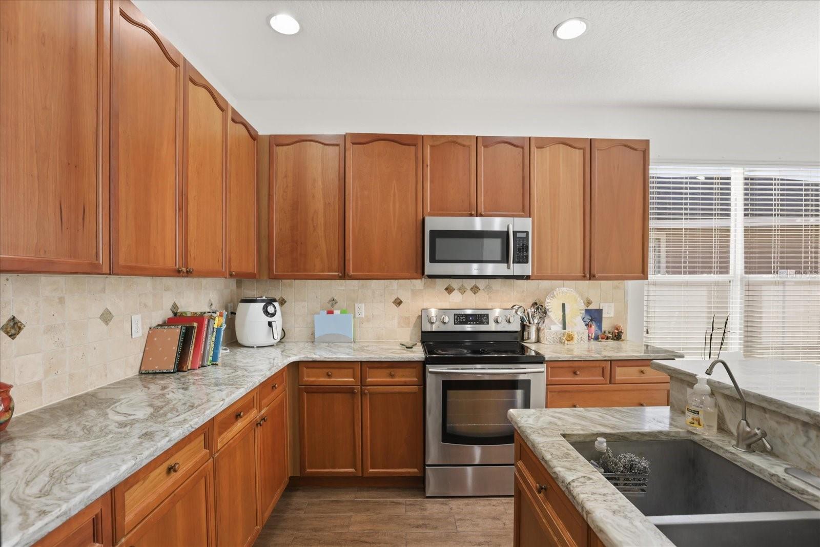 LAKES WINDERMERE PH 01 49 108 - Residential