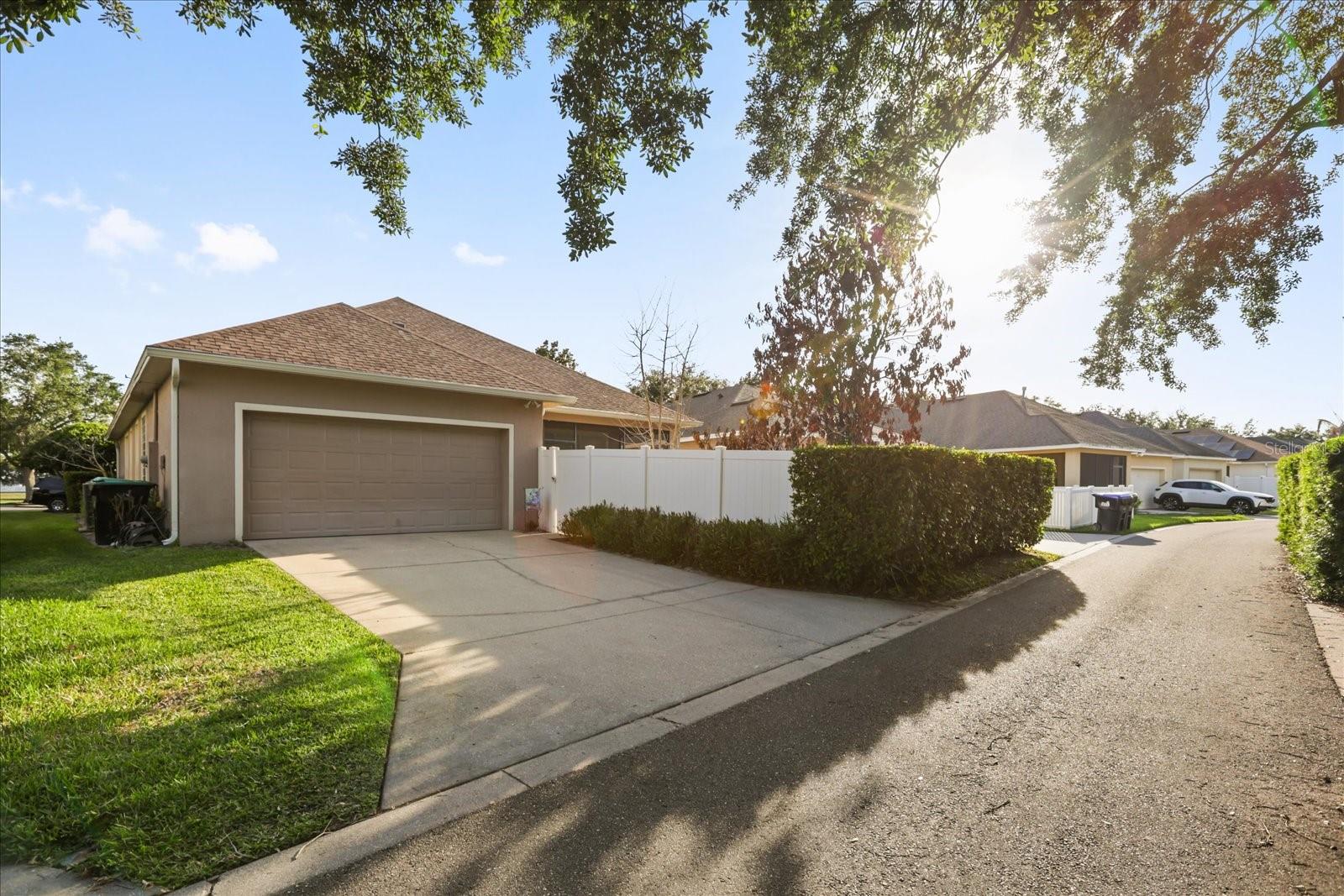 LAKES WINDERMERE PH 01 49 108 - Residential
