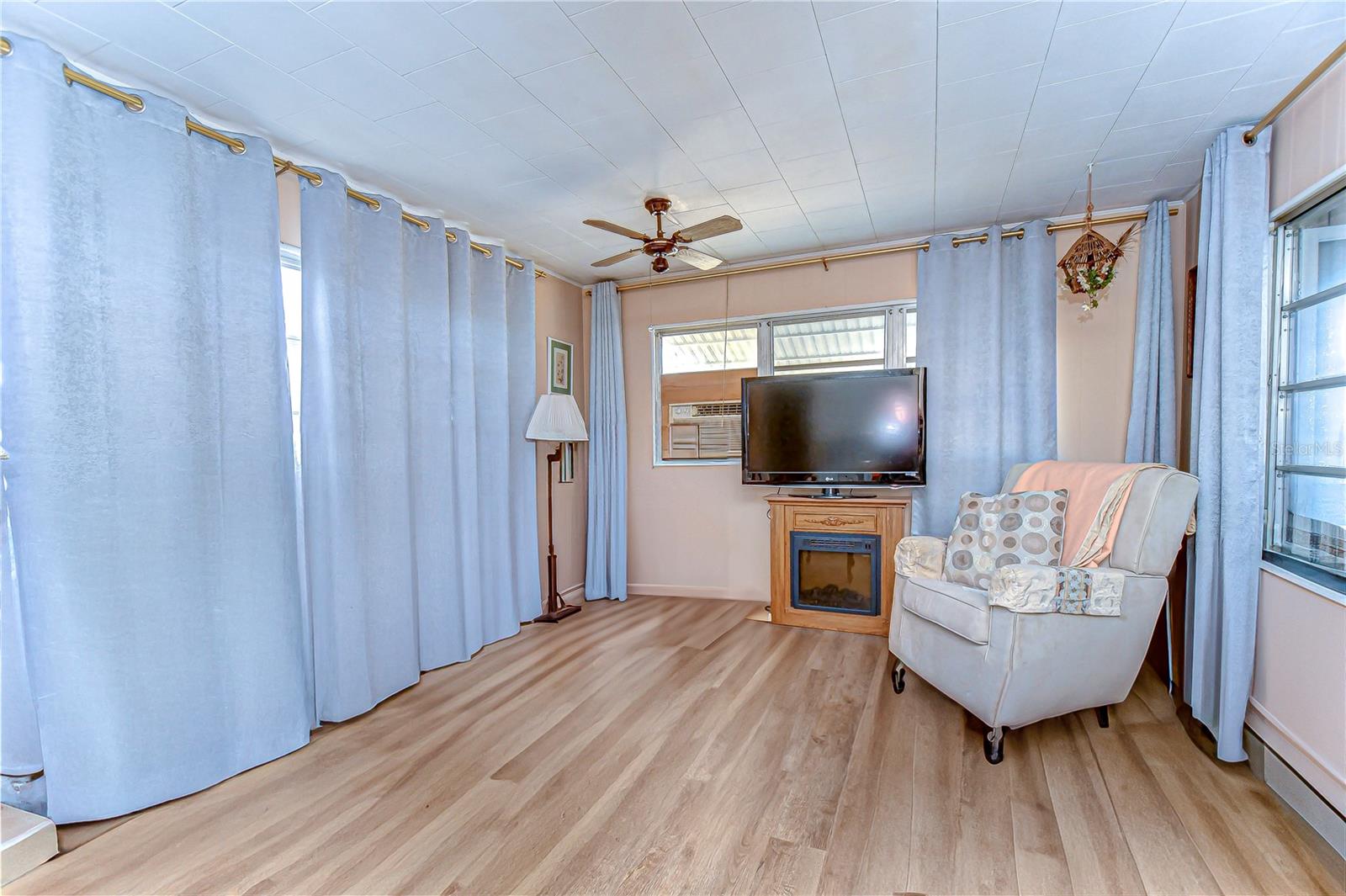 PINECREST MOBILE HOME PARK - Residential