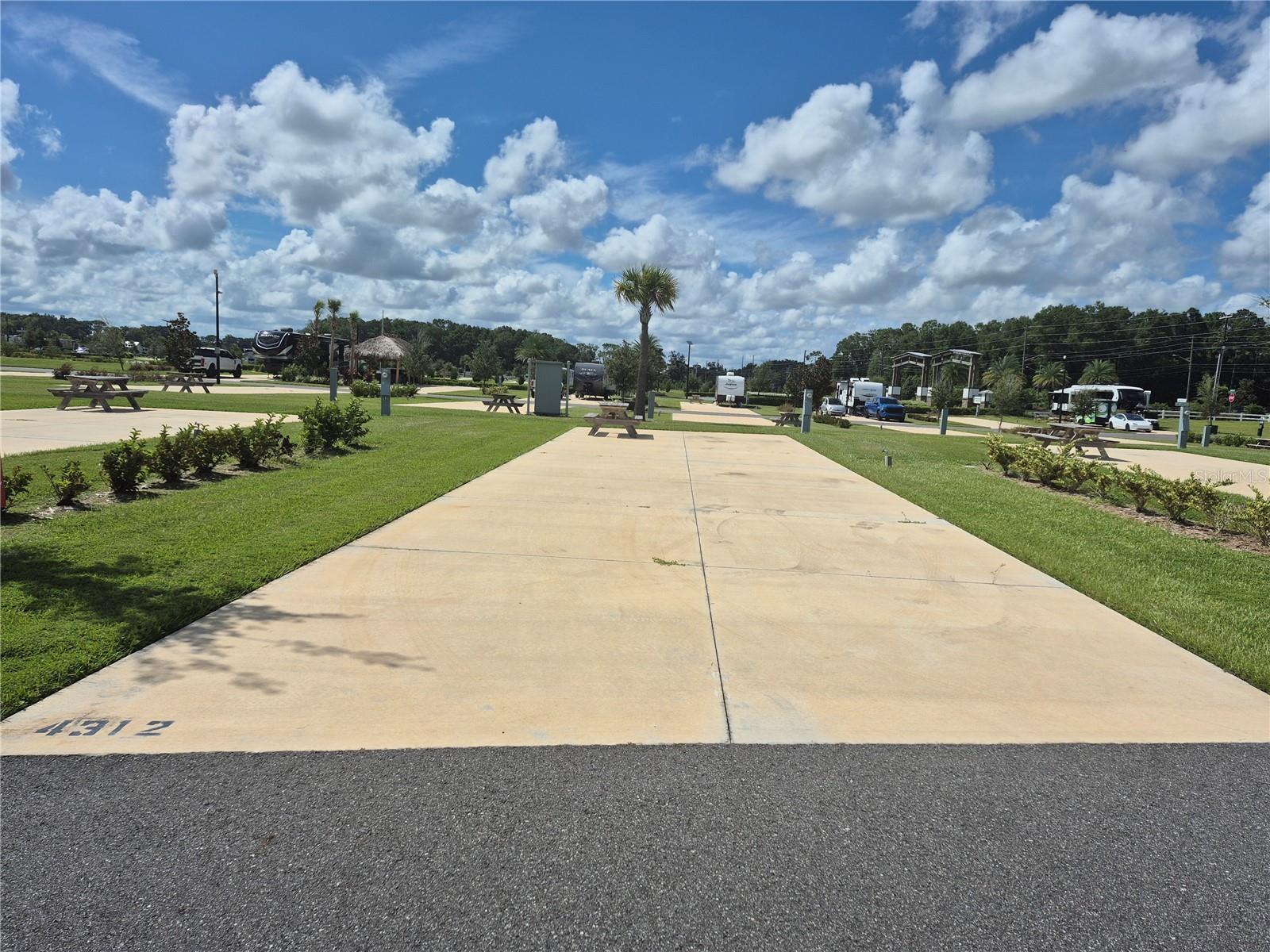 CHAMPIONS RUN OCALA LUXURY RV RESORT - Land