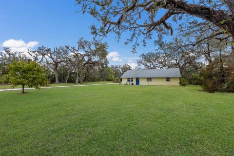 A home in PALMETTO