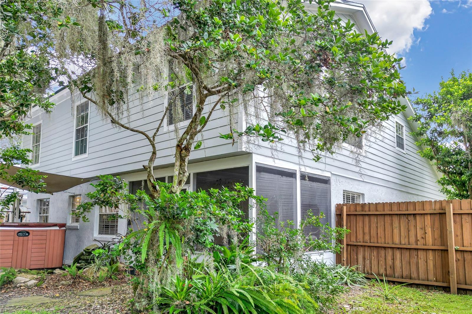 COUNTRY LANE - Residential