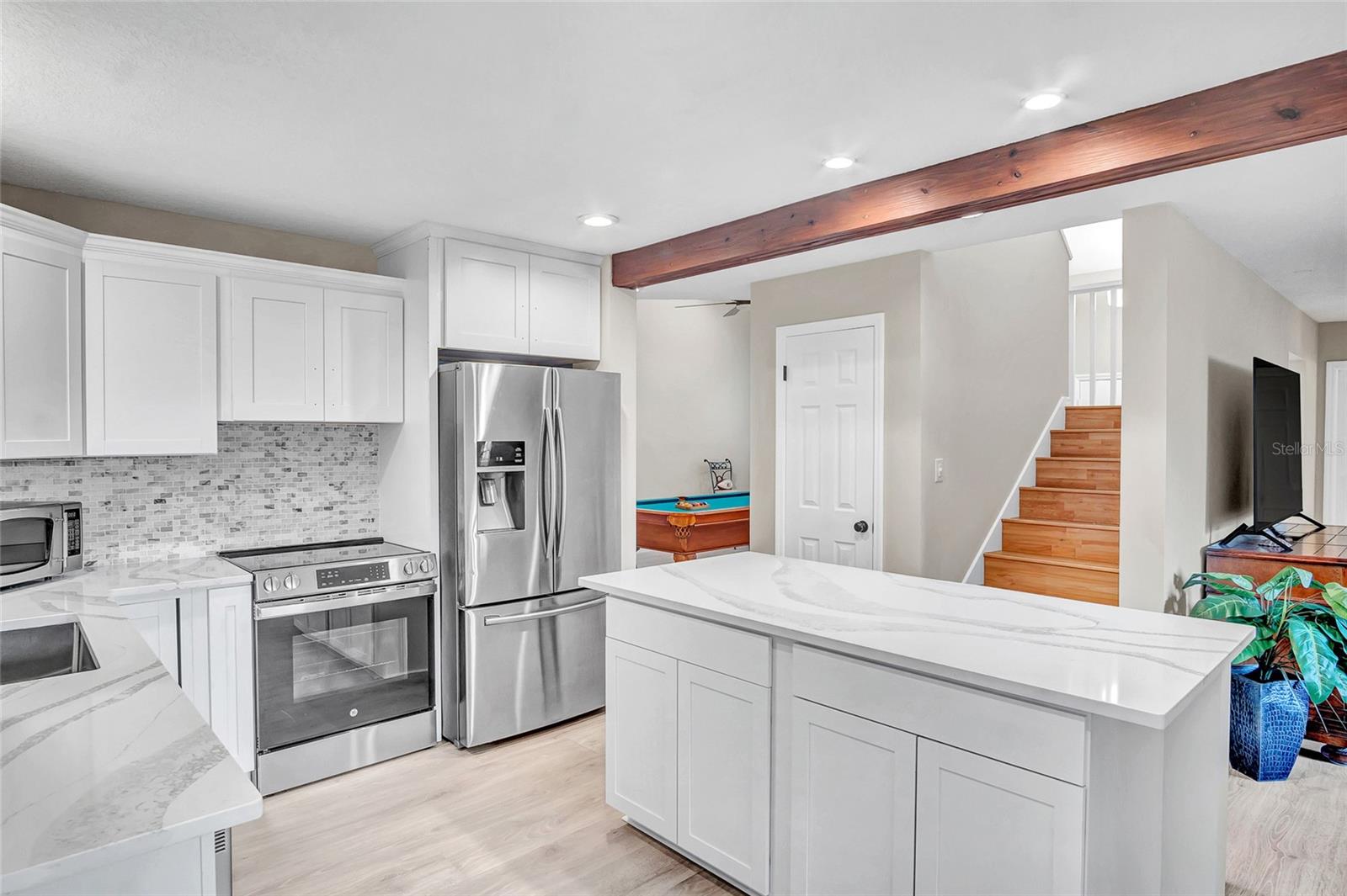 COUNTRY LANE - Residential