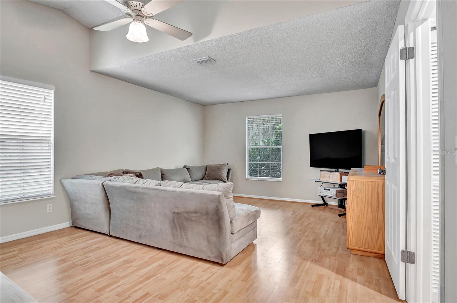 COUNTRY LANE - Residential