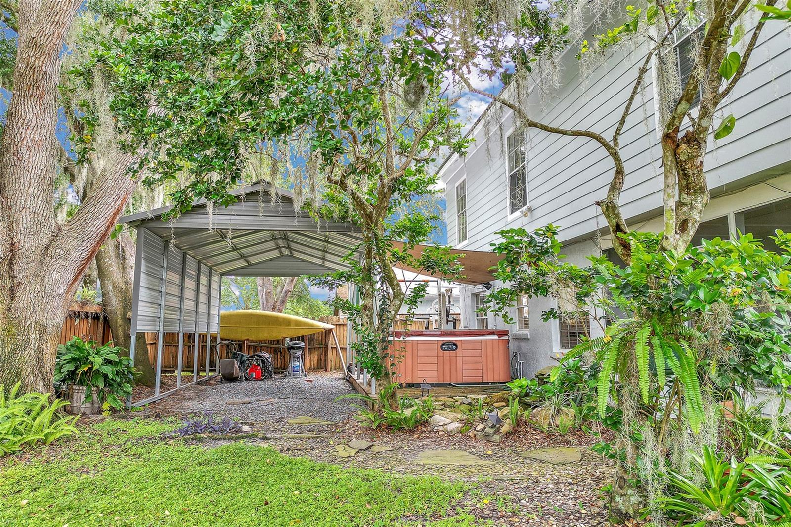 COUNTRY LANE - Residential